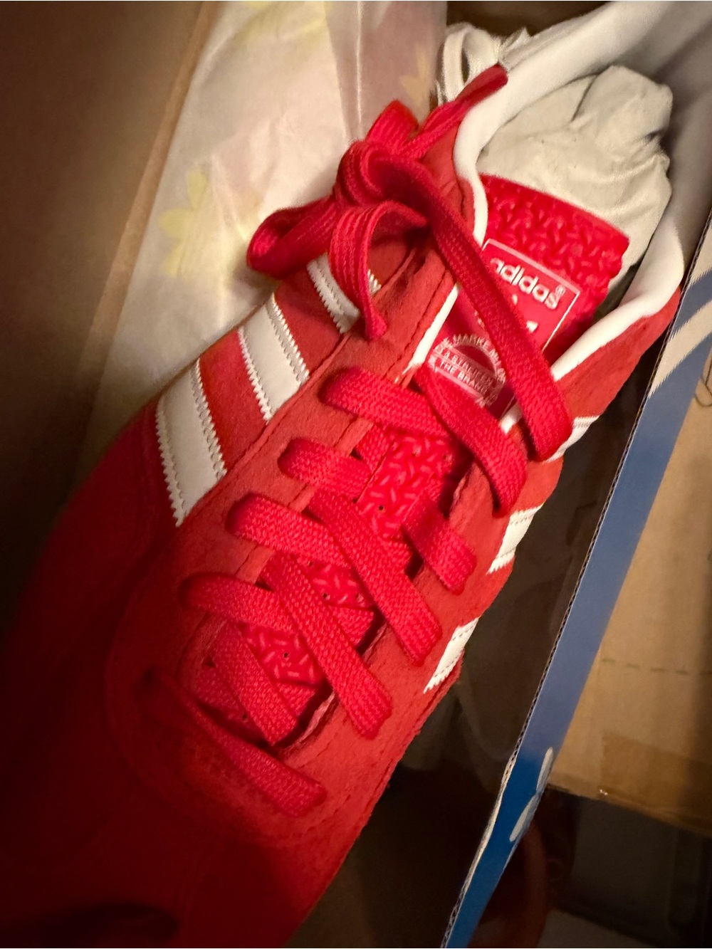 adidas Gazelle Low-Top Sneakers in Red and White - Picture 2 of 10